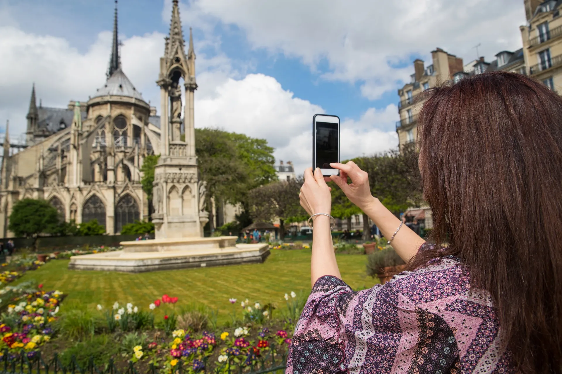 Des visiteurs sur un site patrimonial